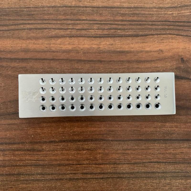 Kilau Sejati Heavy Duty 52-Hole Tungsten Carbide Drawing Plate 0.26 – 4.10 mm dengan Lubang Carbonized Tungsten Polished untuk Presisi Tinggi dalam Pembuatan Perhiasan