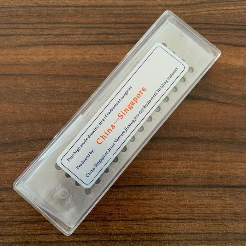Kilau Sejati Heavy Duty 52-Hole Tungsten Carbide Drawing Plate 0.26 – 4.10 mm dengan Lubang Carbonized Tungsten Polished untuk Presisi Tinggi dalam Pembuatan Perhiasan