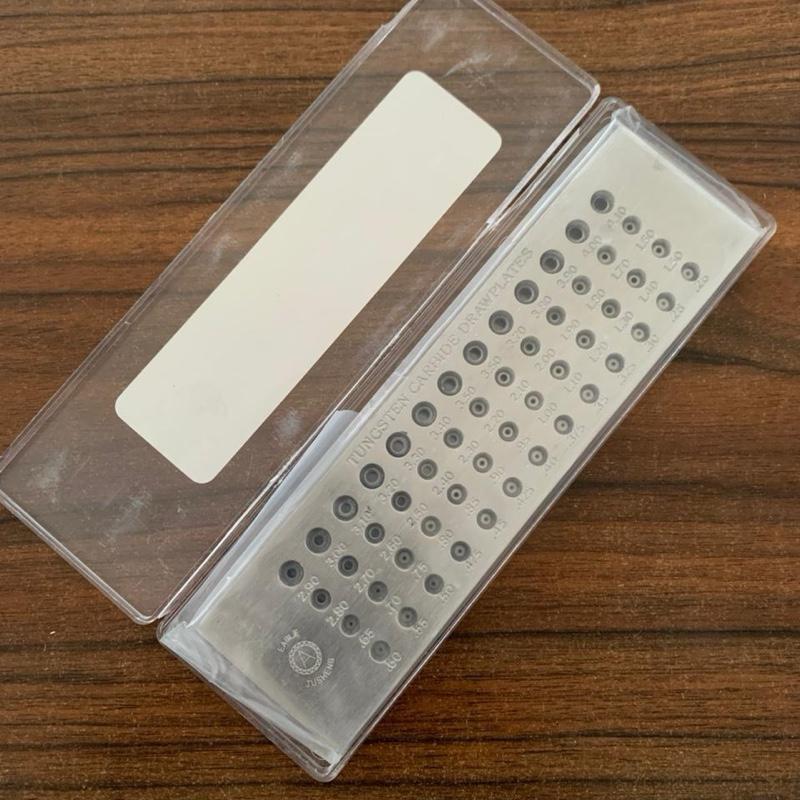 Kilau Sejati Heavy Duty 52-Hole Tungsten Carbide Drawing Plate 0.26 – 4.10 mm dengan Lubang Carbonized Tungsten Polished untuk Presisi Tinggi dalam Pembuatan Perhiasan